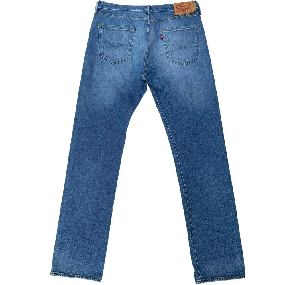 Levi’s‎ Jeans 501 33 x 34 Med Wash Button Fly Classic Casual Normcore Americana